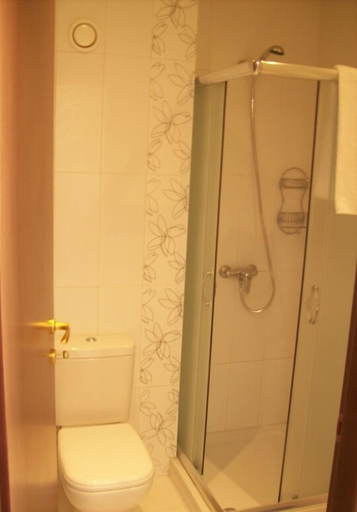 Bathroom 3, The Dunes Apartments, Akouda