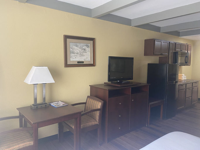 Bedroom 4, Suburban Studios Buffalo Airport, Erie