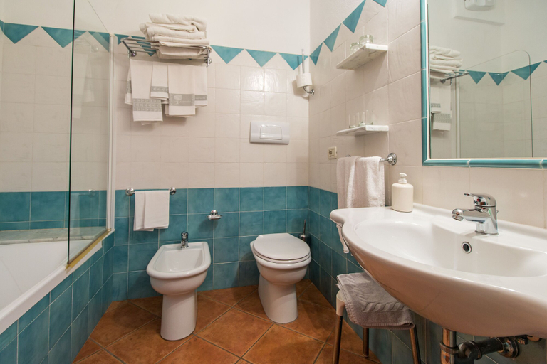 Bathroom 4, Il Querceto, Nuoro