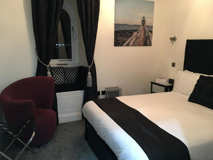 Bedroom 4, Ship Leopard Hotel – No Children, Portsmouth