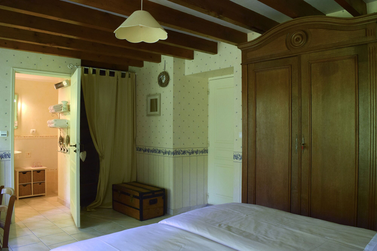 Bedroom 5, Au Pré du Moulin, Marne