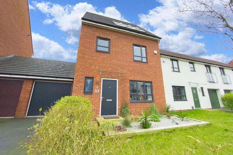 Exterior & Views, Stunning 4 Bed House With Cinema Room & Parking, Manchester
