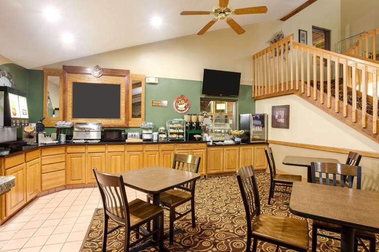 Food & Drinks 5, AmericInn by Wyndham Tomah, Monroe