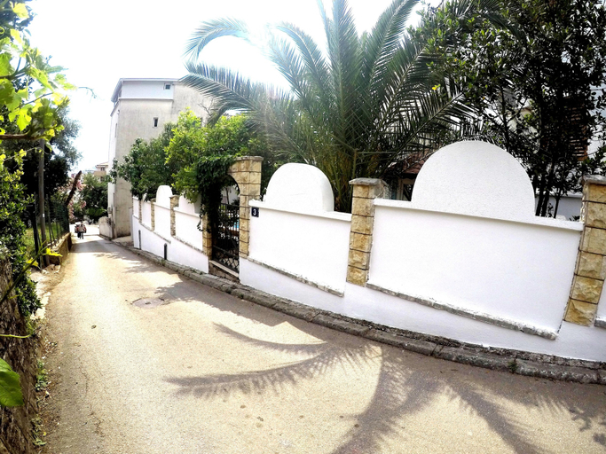 Others 5, Villa Golf