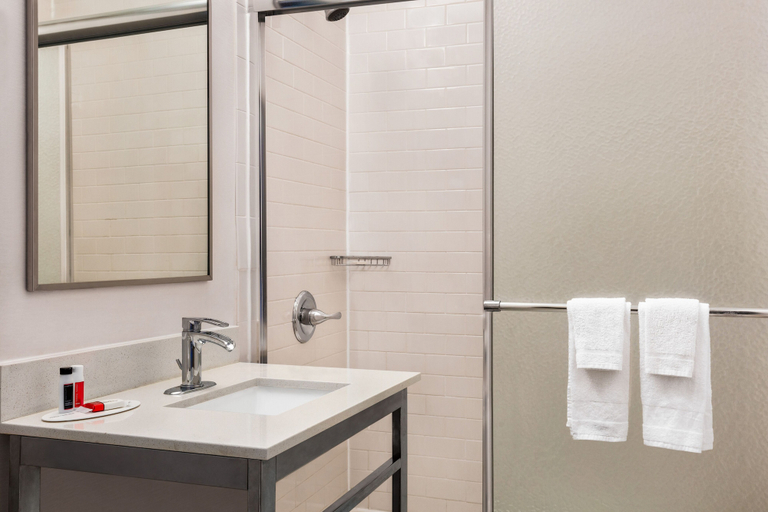 Bathroom 4, Days Inn by Wyndham Philadelphia Convention Center, Philadelphia