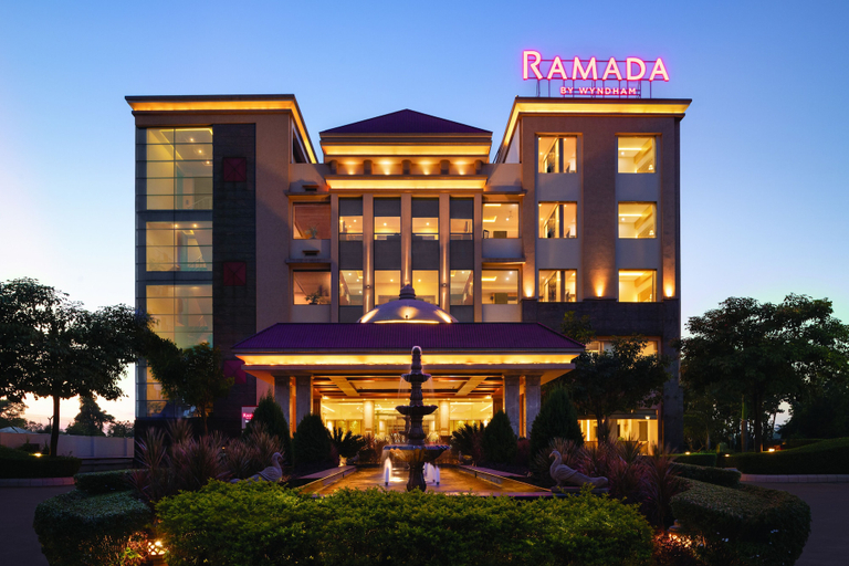Exterior & Views