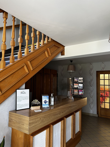 Others 5, Hotel Les Montois, Manche