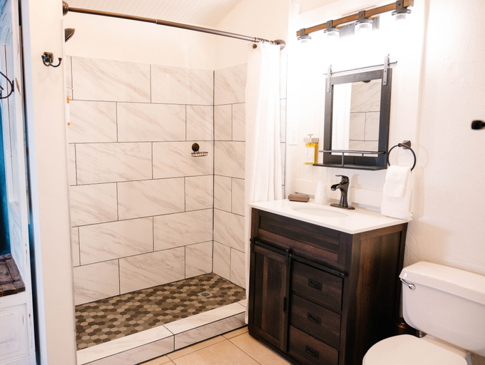 Bathroom 4, The Vaquero Motel, Bandera