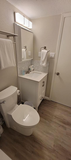 Bathroom 3, Gulfview #403, Cameron