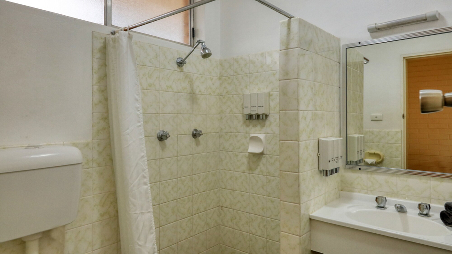 Bathroom 3, Junee Motor Inn, Junee
