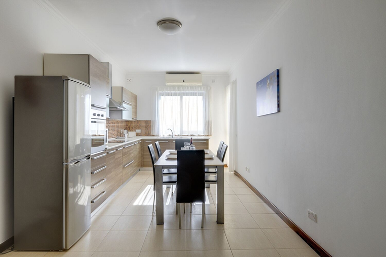 Others 5, Modern 3BR Apartment in the Centre of Sliema