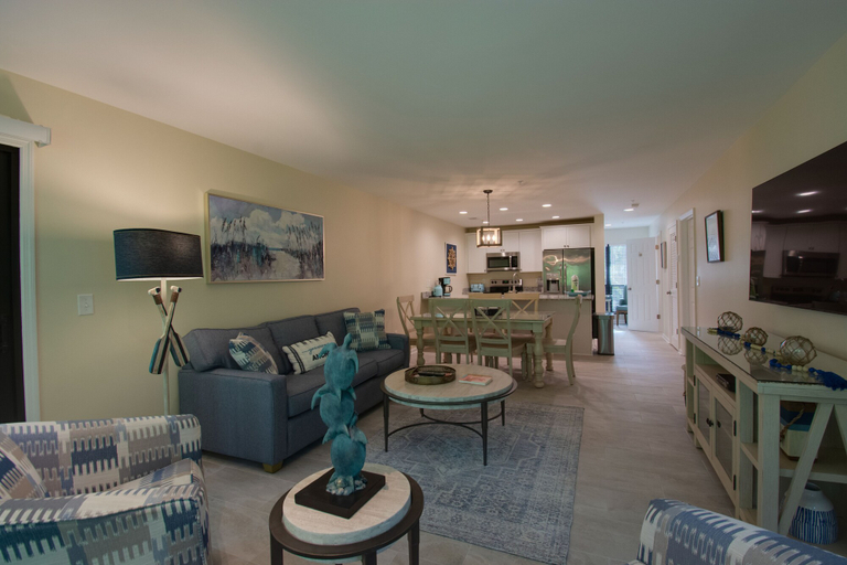 Food & Drinks, Spacious Condo in the Heart of Hilton Head, Beaufort