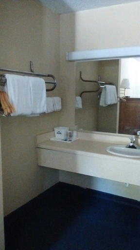 Bathroom 5, Days Inn by Wyndham York Alabama, Sumter
