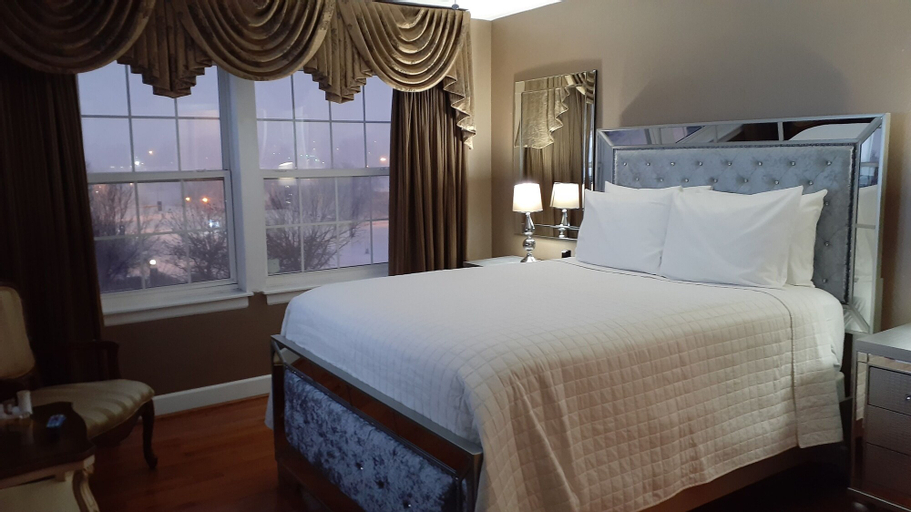 Bedroom 5, Secret Place, Jackson