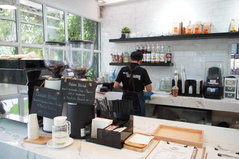 Food & Drinks 5, Rimnam Hotel Suk Sawat 70, Phra Pradaeng