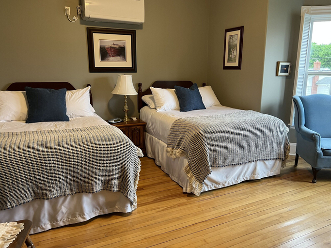 Bedroom 2, McLean House Bed & Breakfast, Kings