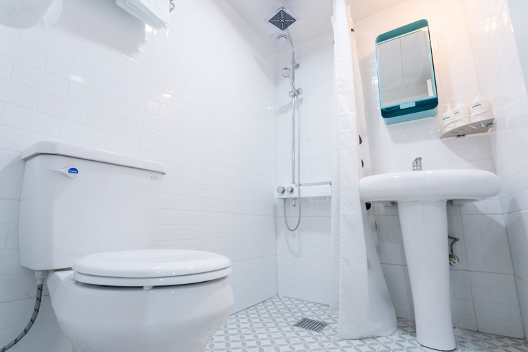 Bathroom 3, Neat House, Mapo