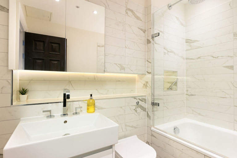 Bathroom 4, Park View - Covent Garden - Holborn, London