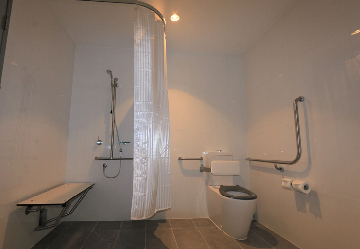 Bathroom 5, Rydges Gold Coast Airport, Gold Coast