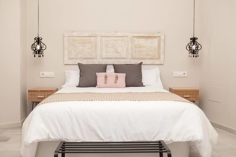 Bedroom 3, Romantic Estudio - Near Picasso Museum Malaga, Málaga