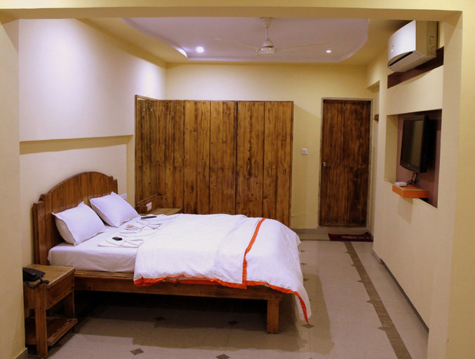 Bedroom 2, Hotel Orange Inn, Ahmadabad