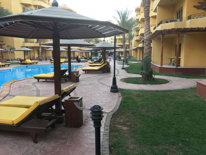 Exterior & Views, Pool View Apart At British Resort 1532, Al-Ghurdaqah