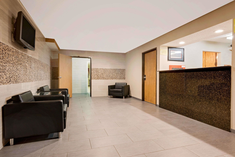 Others 5, Super 8 by Wyndham Mentor/Cleveland Area, Lake
