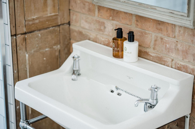 Bathroom 4, The Crooked Swan, Somerset