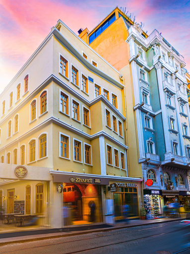 Exterior & Views