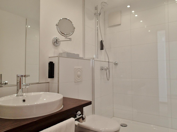 Bathroom 3, Hotel MinGarden, Düsseldorf