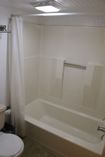 Bathroom 4, Red Caboose Motel, Lancaster
