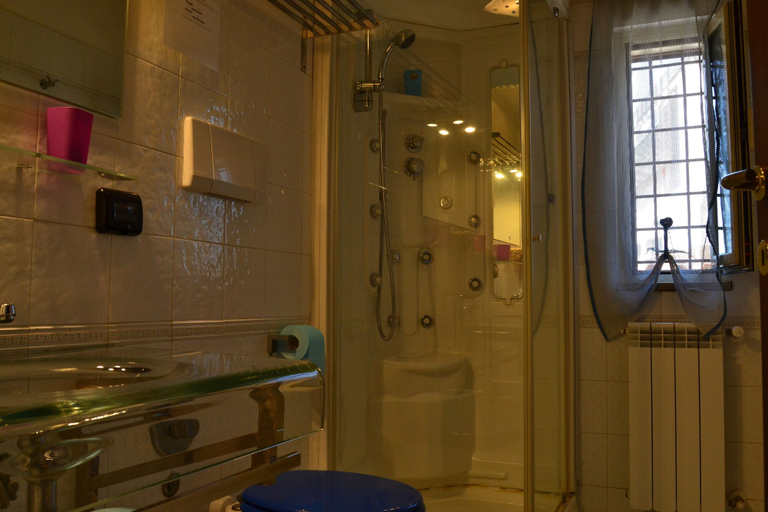 Bathroom 3, SinequaRoma, Rome