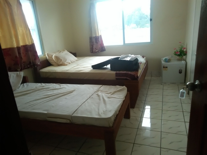 Bedroom 3, Tropicana Motel & Backpackers, Luganville