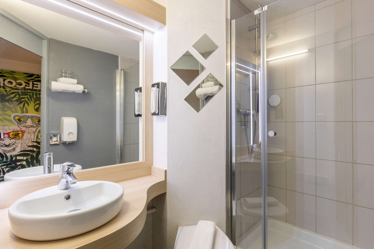 Bathroom 4, Sure Hotel by Best Western Lille Tourcoing, Nord