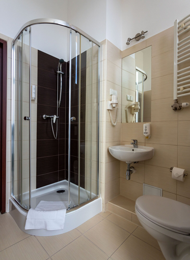 Bathroom 4, Hotel Maximum, Kraków City