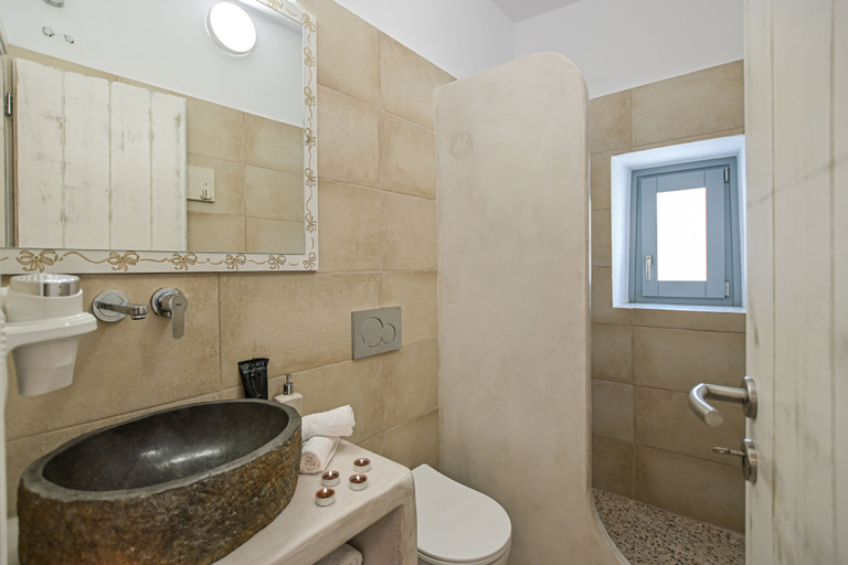 Bathroom 5, Venetian Suites, South Aegean