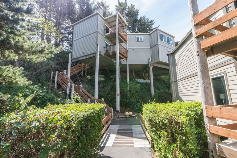 Exterior & Views 2, Little Creek Cove Beachfront Resort, Lincoln