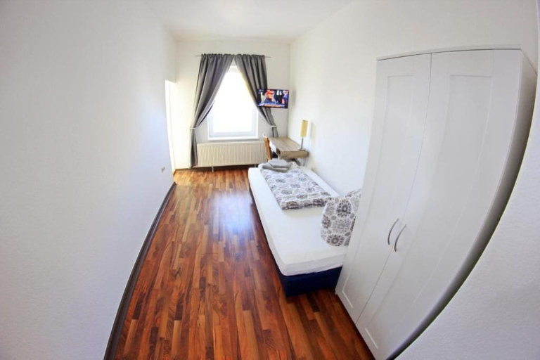Bedroom 3, Die Botschaft, Berlin