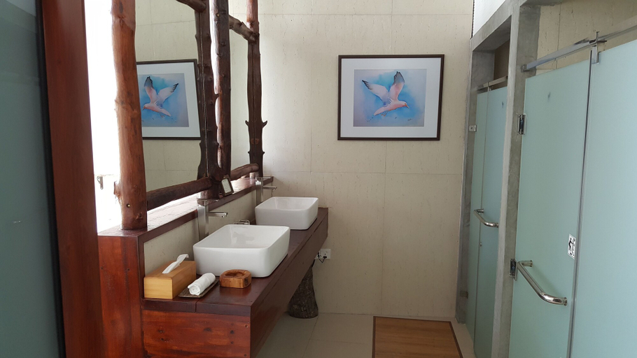 Bathroom 4, Nolhi Escape