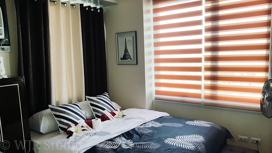 Bedroom 2, Deluxe Couple Suite - with Lake View in Alabang!, Muntinlupa