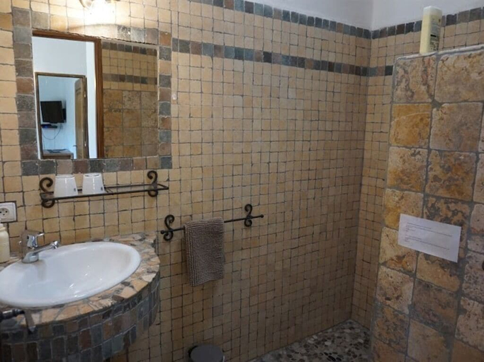Bathroom 5, La Buisse, Alpes-de-Haute-Provence