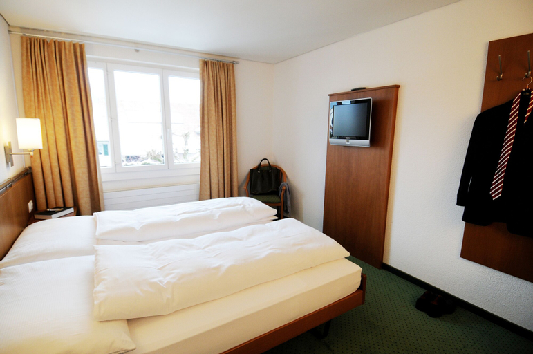 Bedroom 3, Landgasthof Kreuz, Olten