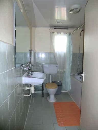 Bathroom 3, Fang Fang Hotel, Kampala