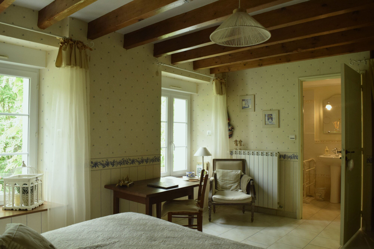 Bedroom 4, Au Pré du Moulin, Marne