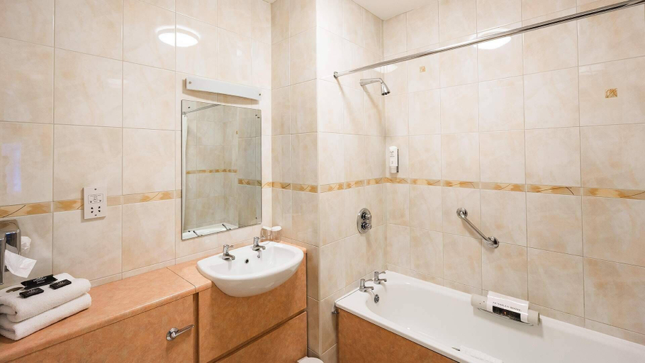 Bathroom 4, Dunsilly Hotel, Antrim and Newtownabbey