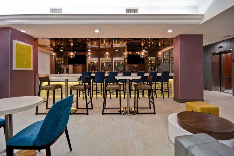 Food & Drinks 2, Hampton Inn NY-JFK, New York
