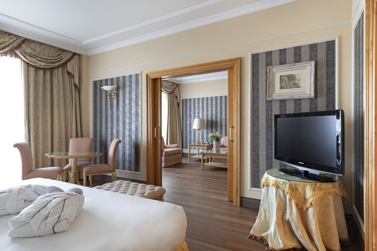 Bedroom 3, Royal Hotel Carlton, Bologna