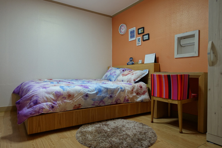 Bedroom 2, Raon Residence in Gangnam, Seocho