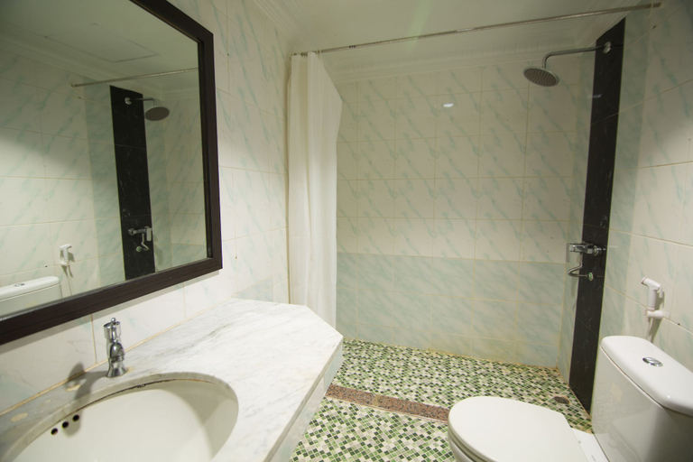 Bathroom 3, Kireinn Hotel Batam, Batam