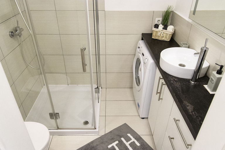 Bathroom 4, Real Apartments Semmelweis II, Budapesti